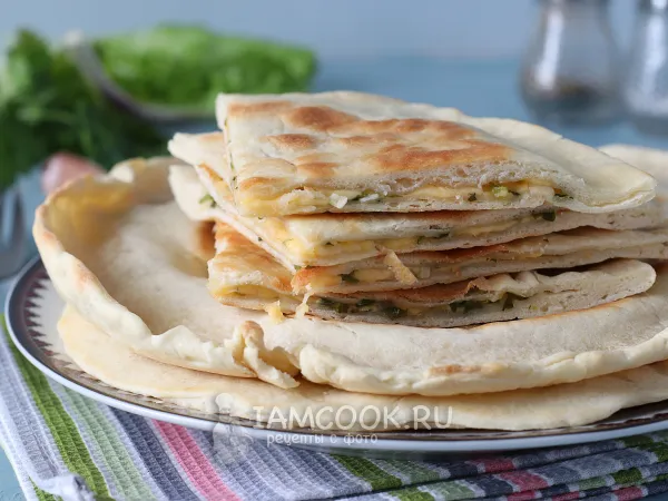 Фото блюда: Индийская лепешка наан с сыром и чесноком