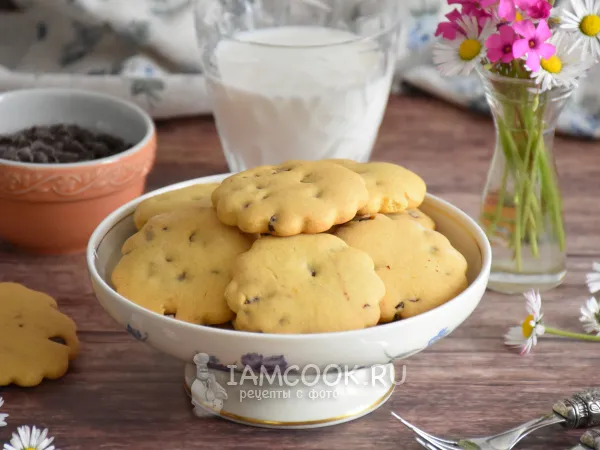 Фото готового блюда: Постное печенье с шоколадом и апельсиновой цедрой