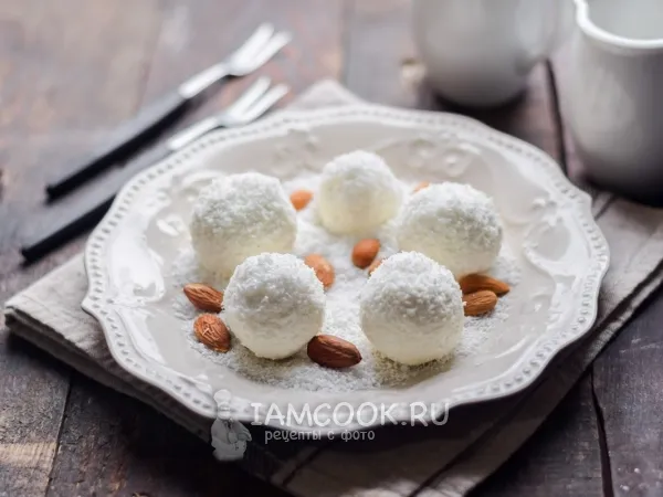 Фото готового блюда: Рафаэлло из творога и кокосовой стружки (ПП)