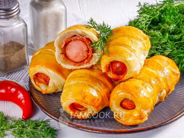 Фото готового блюда: Сосиски в тесте с беконом
