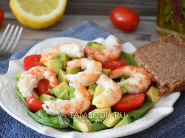Фото готового блюда: Овощной салат с авокадо, креветками и шпинатом