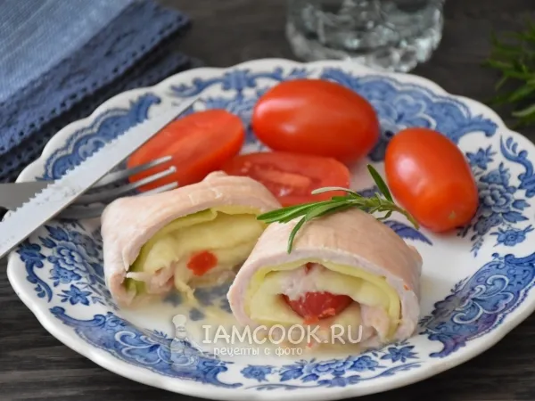 Фото готового блюда: Рулетики из индейки с начинкой в духовке