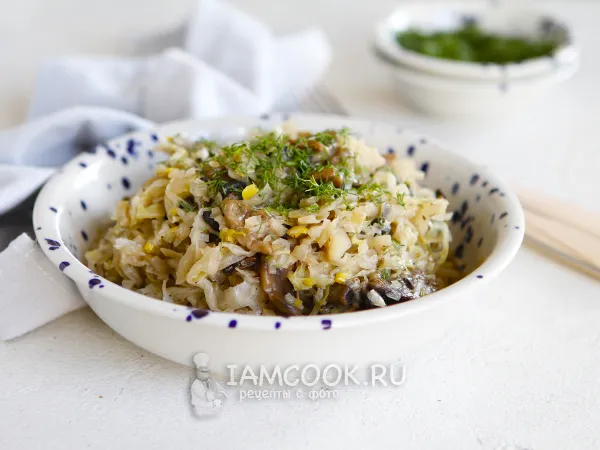 Фото блюда: Тушеная капуста с шампиньонами в мультиварке