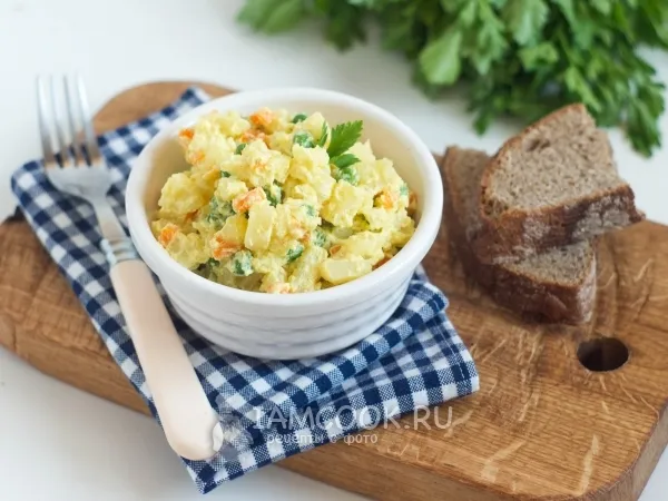 Фото блюда: Картофельный салат с морковью и горошком