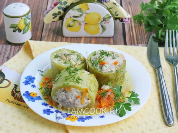 Фото блюда: Тушеные кабачки, фаршированные фаршем, в кастрюле
