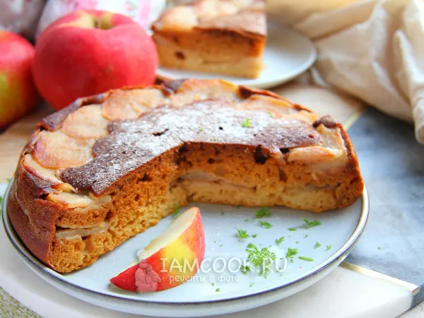 Фото готового блюда: ПП шарлотка на кефире с яблоками