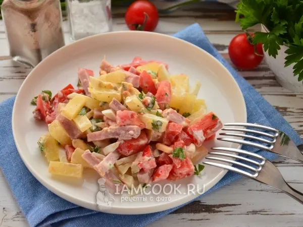 Фото готового блюда: Салат «Маргарита» с ананасом и ветчиной