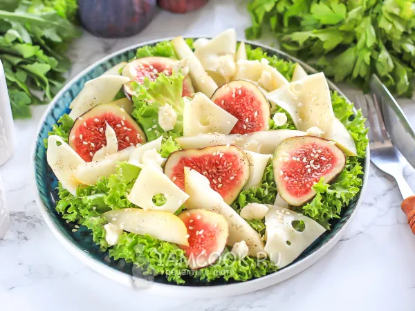 Фото блюда: Салат из инжира с сыром и грушей