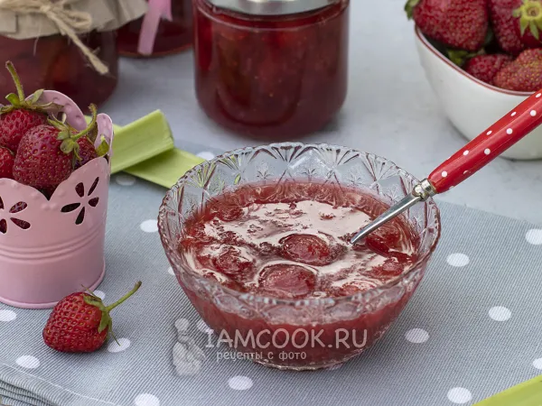 Фото блюда: Варенье из клубники с ревенем