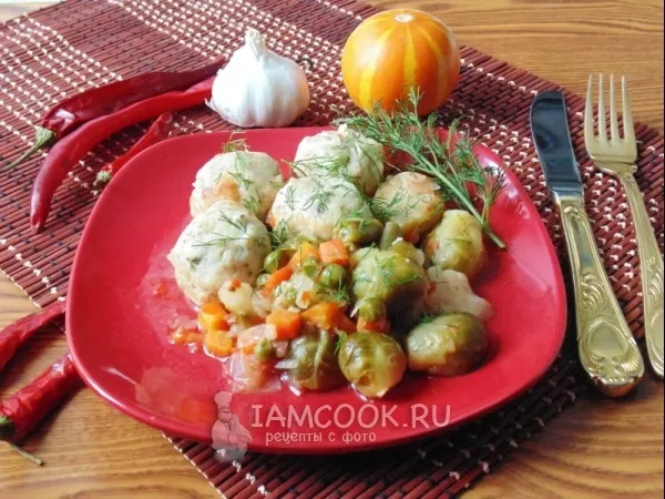 Фото готового блюда: Овощное рагу с тефтелями