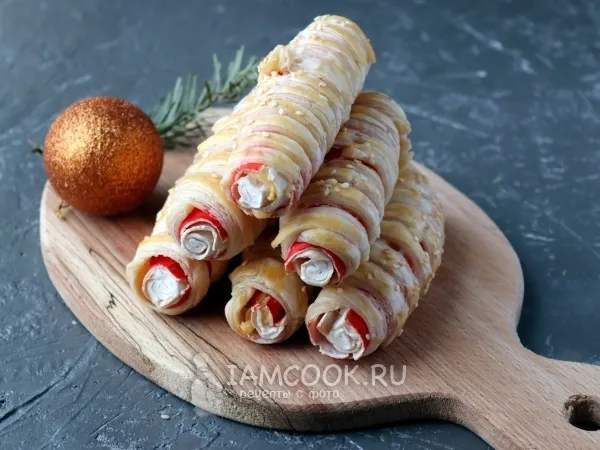 Фото готового блюда: Крабовые палочки в слоеном тесте