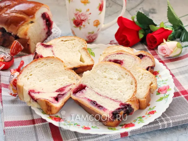 Фото блюда: Рулет с творогом и вишней в духовке