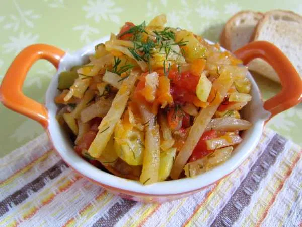 Фото блюда: Кольраби, тушеная с овощами