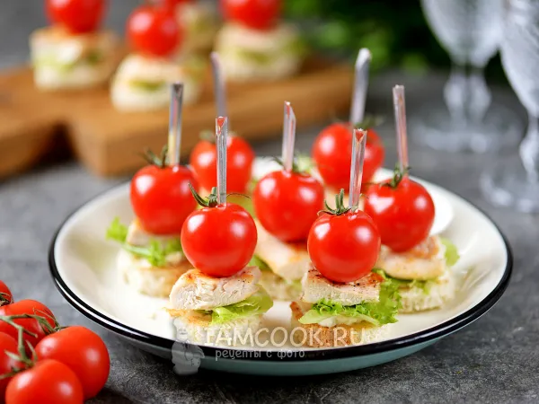 Фото блюда: Канапе «Цезарь» с курицей