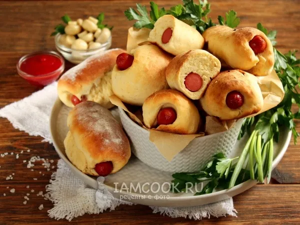 Фото готового блюда: Булочки с сосисками