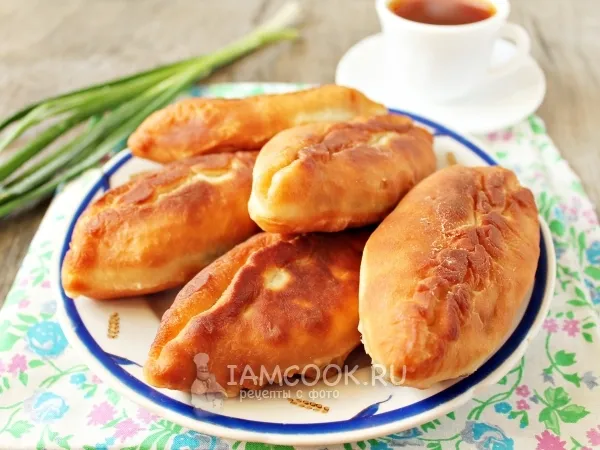 Фото блюда: Жареные пирожки с зелёным луком и яйцом на кефире