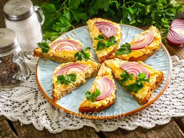 Фото блюда: Бутерброды с крабовыми палочками и яйцом