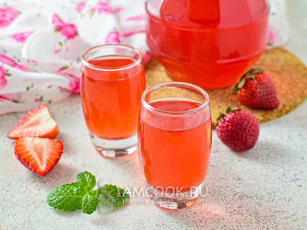 Фото блюда: Настойка на клубнике на водке (или самогоне)