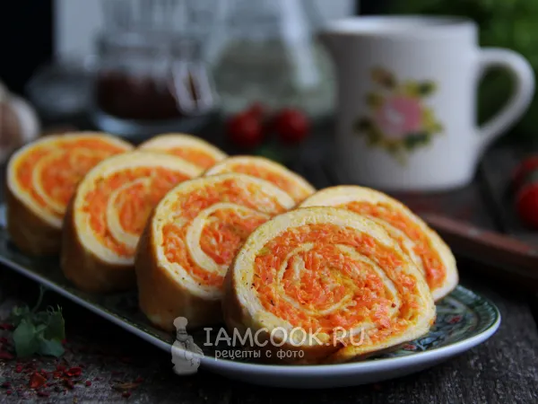 Фото готового блюда: Яичный рулет с морковью