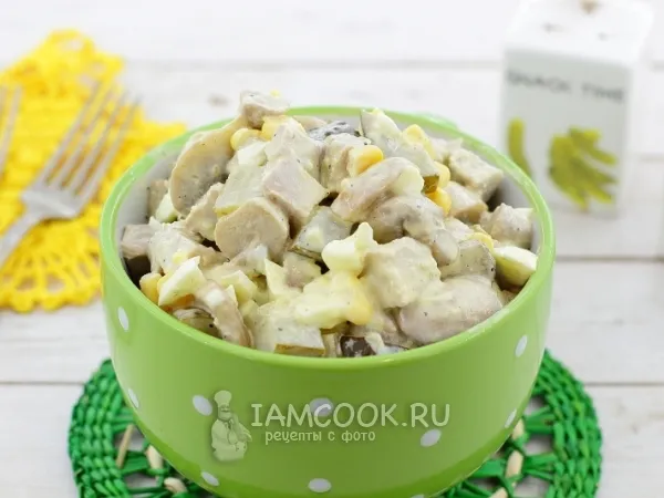Фото готового блюда: Салат с мясом и грибами