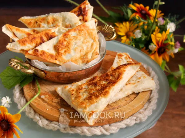 Фото готового блюда: Ленивая самса из лаваша с фаршем в духовке