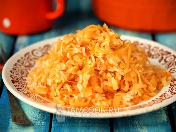 Фото готового блюда: Тушеная капуста с рисом