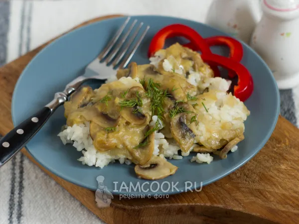 Фото готового блюда: Рис с шампиньонами в духовке