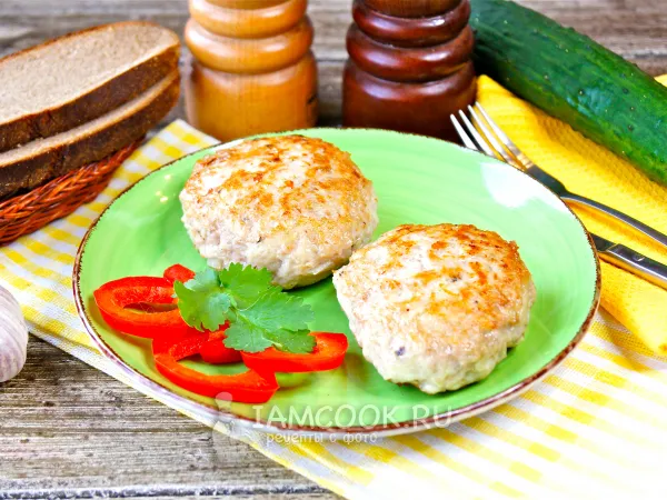 Фото готового блюда: Котлеты из куриного фарша с картофелем
