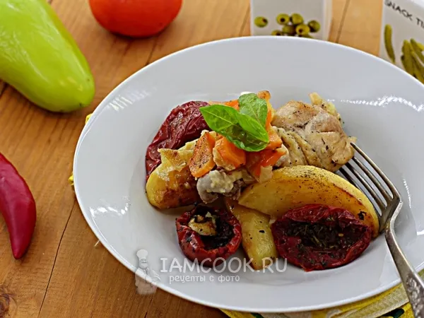 Фото блюда: Тушеная картошка с курицей