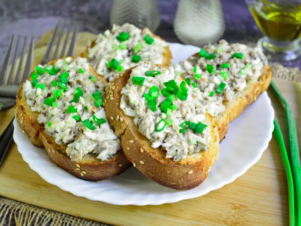 Фото блюда: Бутерброды с консервированными сардинами и яйцом