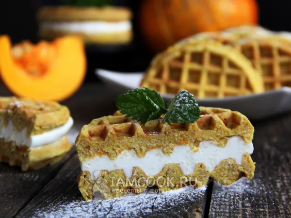 Фото готового блюда: Мягкие тыквенные вафли с суфле