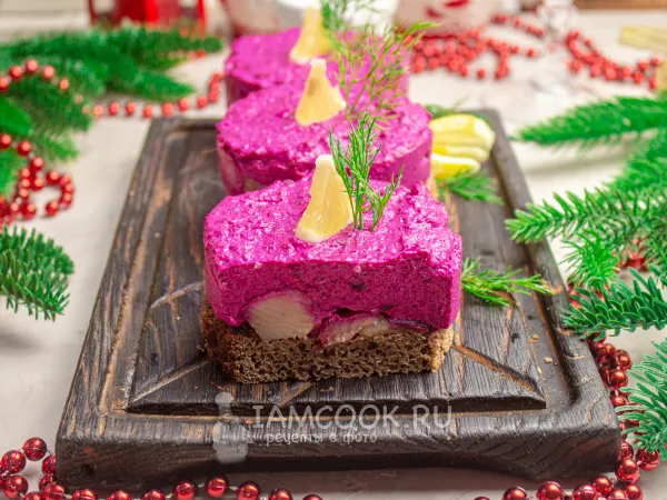 Фото готового блюда: Сельдь под шубой «Новогодние свечи»