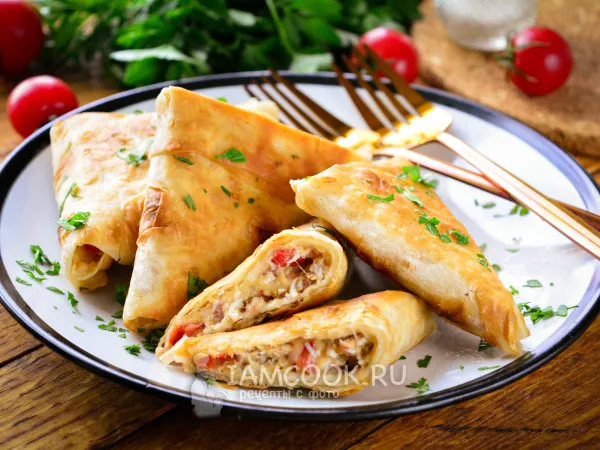 Фото готового блюда: Треугольники из лаваша с тунцом