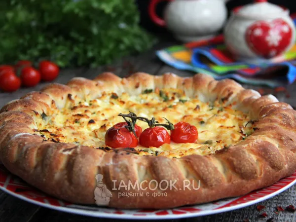 Фото готового блюда: Дрожжевой пирог с творогом и сыром