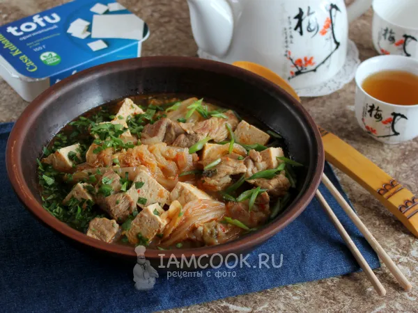 Фото готового блюда: Кимчи Тиге (корейский суп)