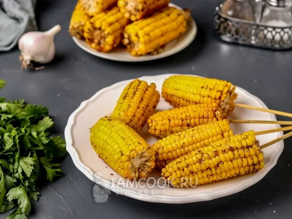 Фото блюда: Кукуруза, запечённая в рукаве с чесноком и травами