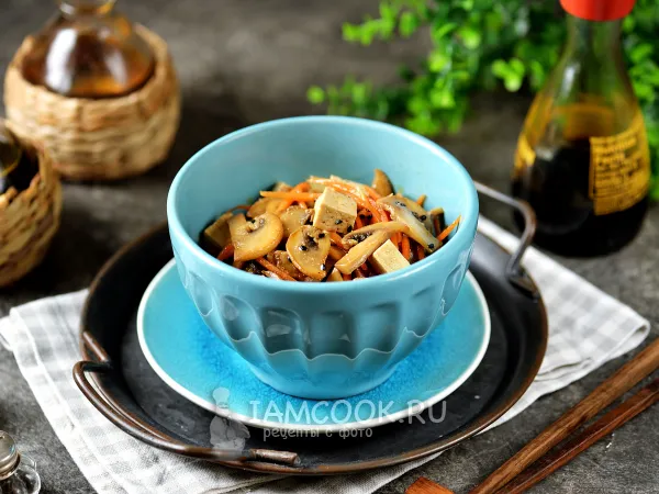 Фото готового блюда: Постный салат с тофу и грибами