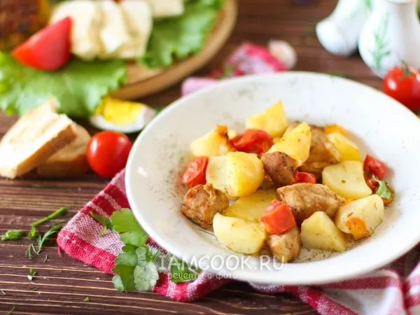 Фото блюда: Картошка со свининой и помидорами в духовке