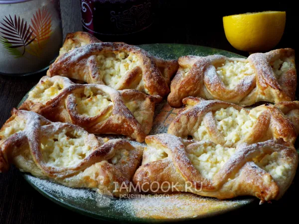 Фото готового блюда: Слойки с творогом и лимоном
