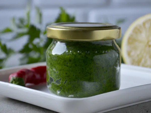 Фото блюда: Приправа (соус, закуска) из листьев хрена на зиму