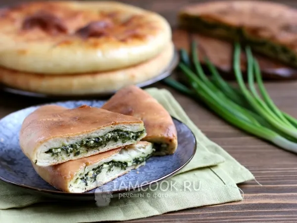 Фото готового блюда: Осетинский пирог со шпинатом и сыром
