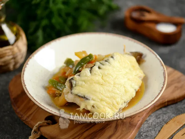 Фото блюда: Минтай с овощами под сыром в духовке