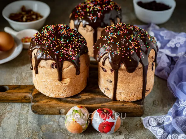 Фото готового блюда: Шоколадный кулич с вишней