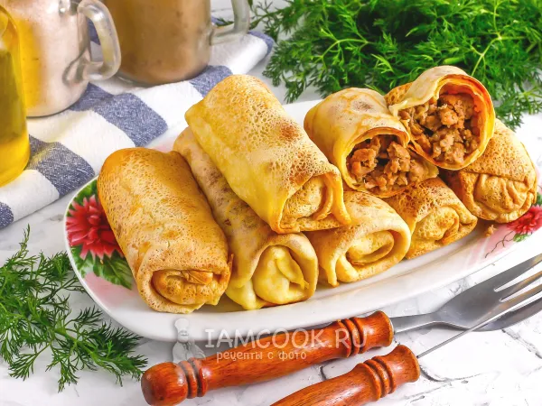 Фото готового блюда: Блины с фаршем в духовке