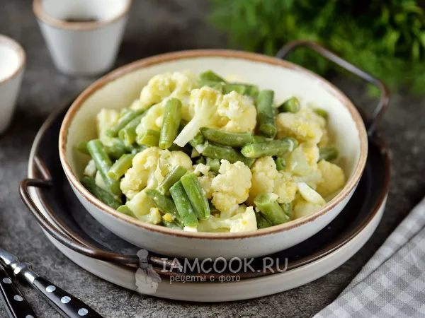 Фото готового блюда: Салат из цветной капусты и стручковой фасоли