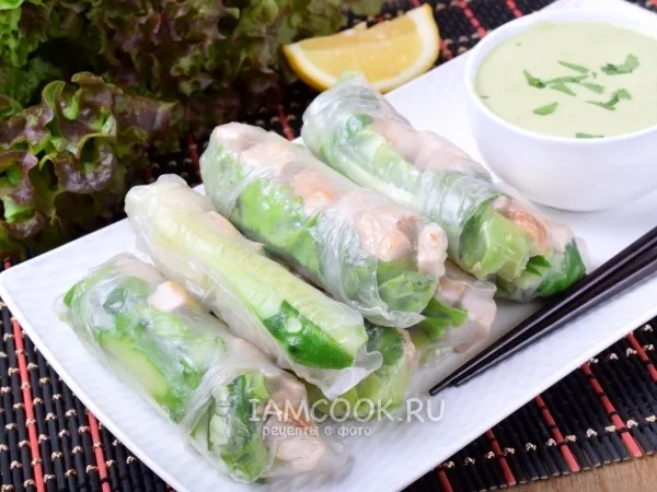 Фото блюда: Спринг-роллы с курицей и соусом из авокадо