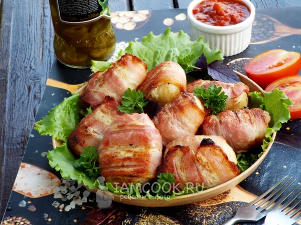 Фото готового блюда: Картошка с беконом на мангале на решетке