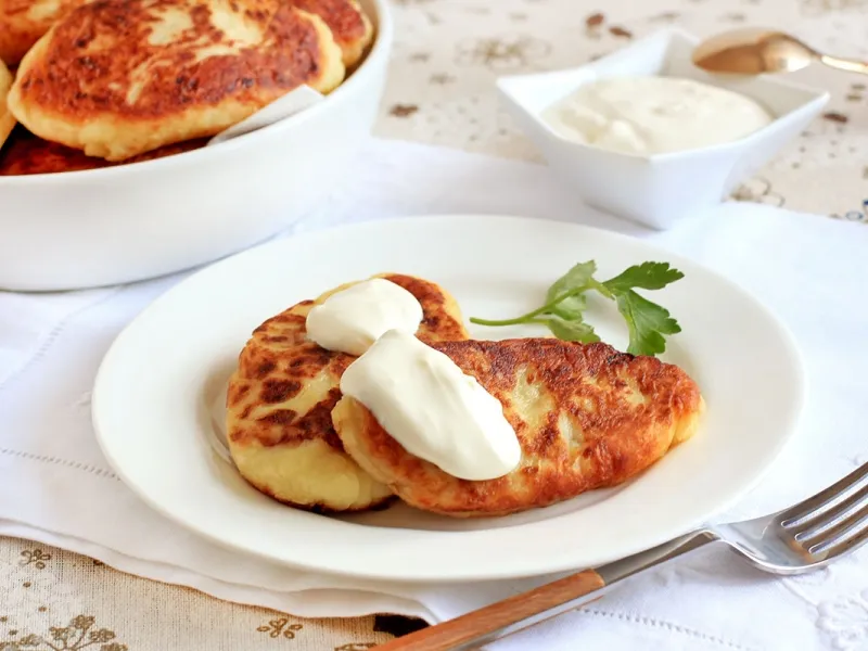 Фото готового блюда: Картофельные пирожки с капустой