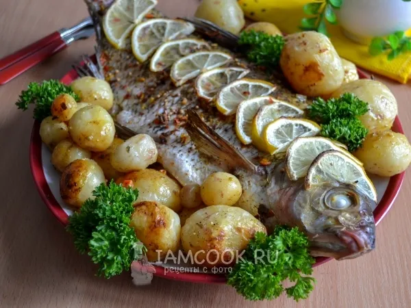 Фото блюда: Лещ с картошкой в духовке