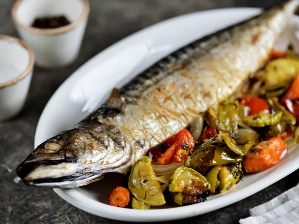 Фото блюда: Скумбрия, запечённая с овощами в духовке